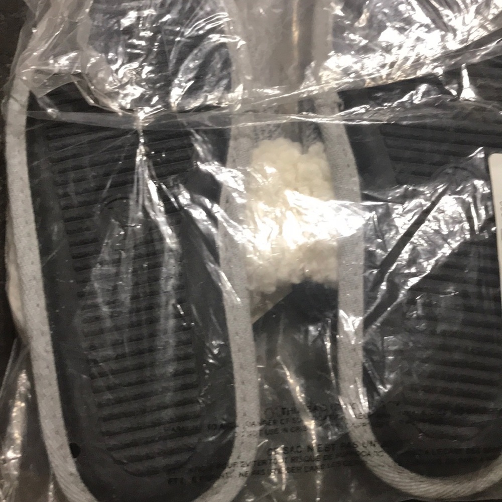 Slippers - Picture 2 of 3